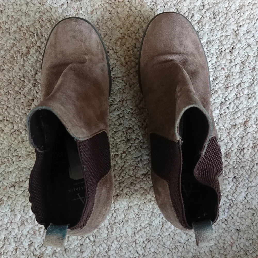 Aquatalia Claire Waterproof Suede Wedge ankle Bootie size 7.5